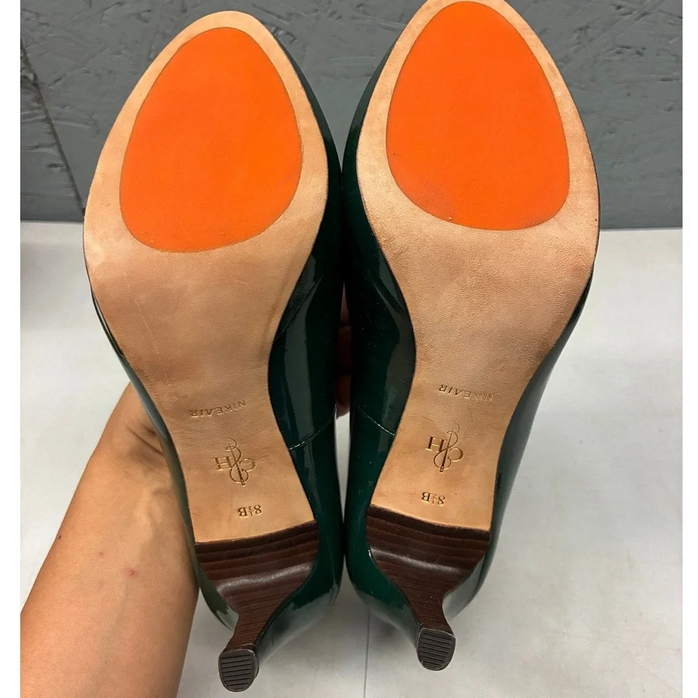 Cole Haan no visible